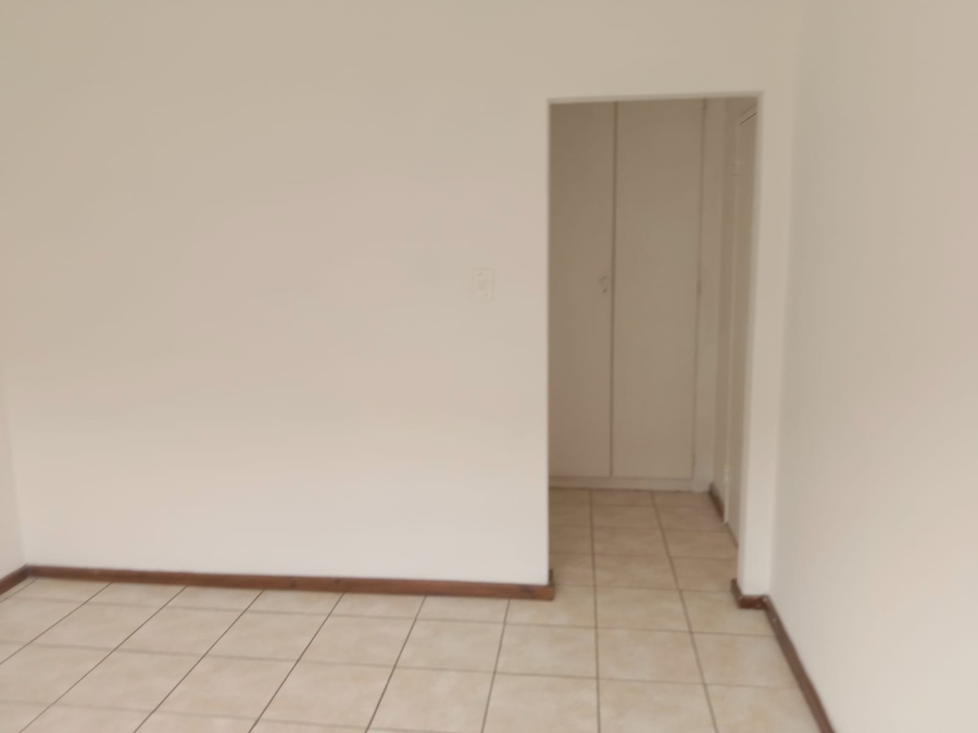 To Let 2 Bedroom Property for Rent in Die Hoewes Gauteng