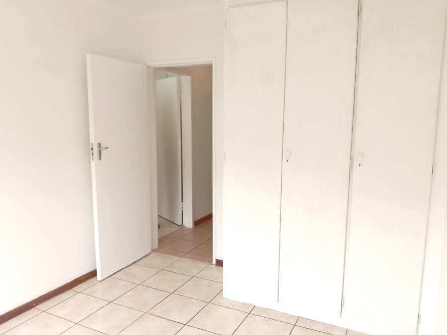 To Let 2 Bedroom Property for Rent in Die Hoewes Gauteng