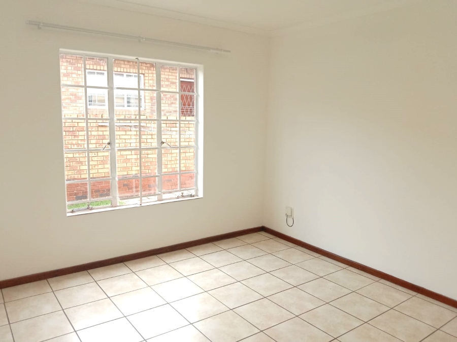 To Let 2 Bedroom Property for Rent in Die Hoewes Gauteng