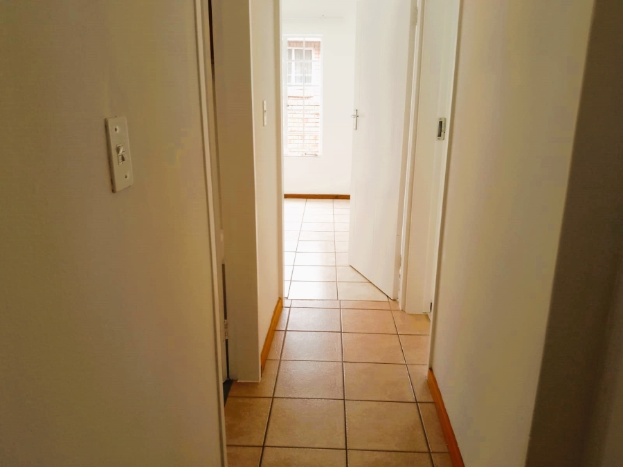 To Let 2 Bedroom Property for Rent in Die Hoewes Gauteng