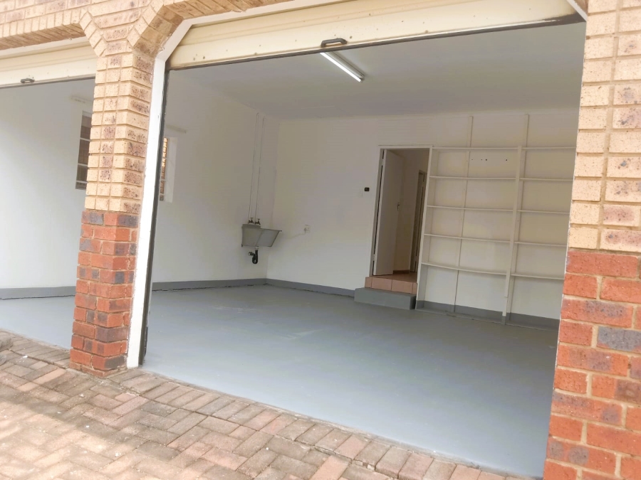 To Let 2 Bedroom Property for Rent in Die Hoewes Gauteng