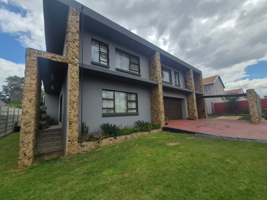 3 Bedroom Property for Sale in Brackendowns Gauteng