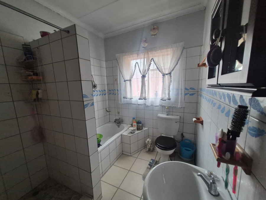 3 Bedroom Property for Sale in Brackendowns Gauteng