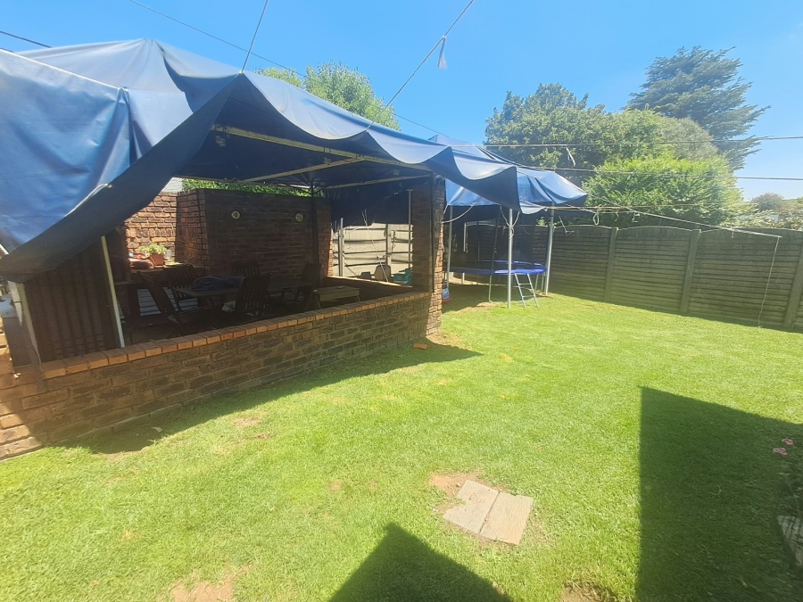 3 Bedroom Property for Sale in Brackendowns Gauteng