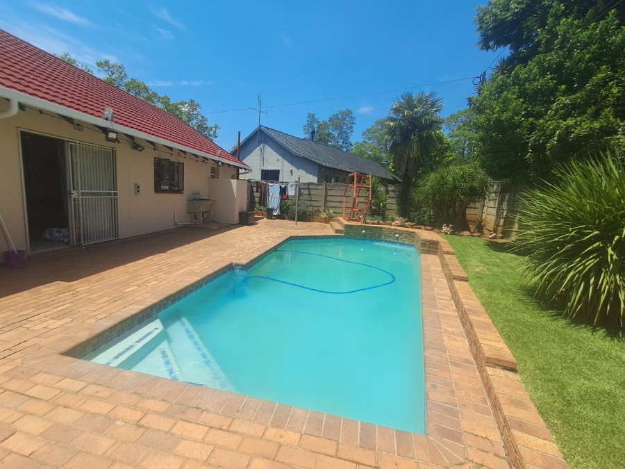 3 Bedroom Property for Sale in Brackendowns Gauteng