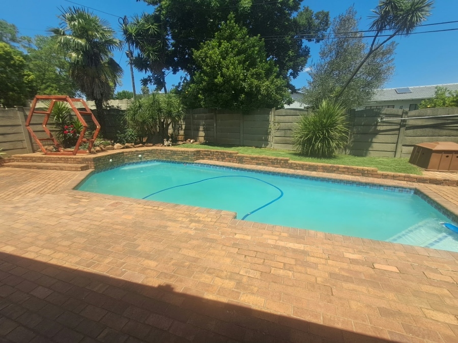 3 Bedroom Property for Sale in Brackendowns Gauteng