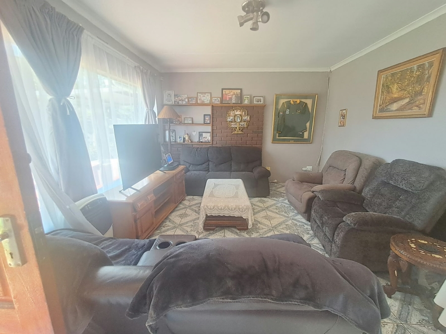 3 Bedroom Property for Sale in Brackendowns Gauteng