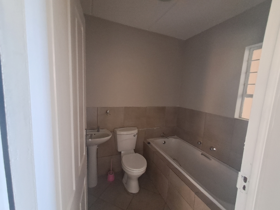 2 Bedroom Property for Sale in Albertsdal Gauteng