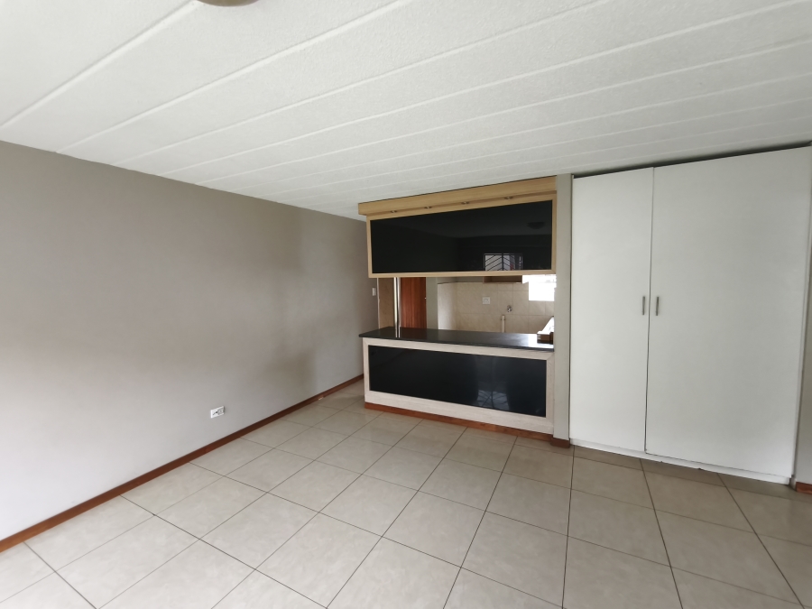 To Let 2 Bedroom Property for Rent in Ravenswood Gauteng