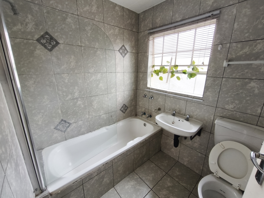 To Let 2 Bedroom Property for Rent in Ravenswood Gauteng