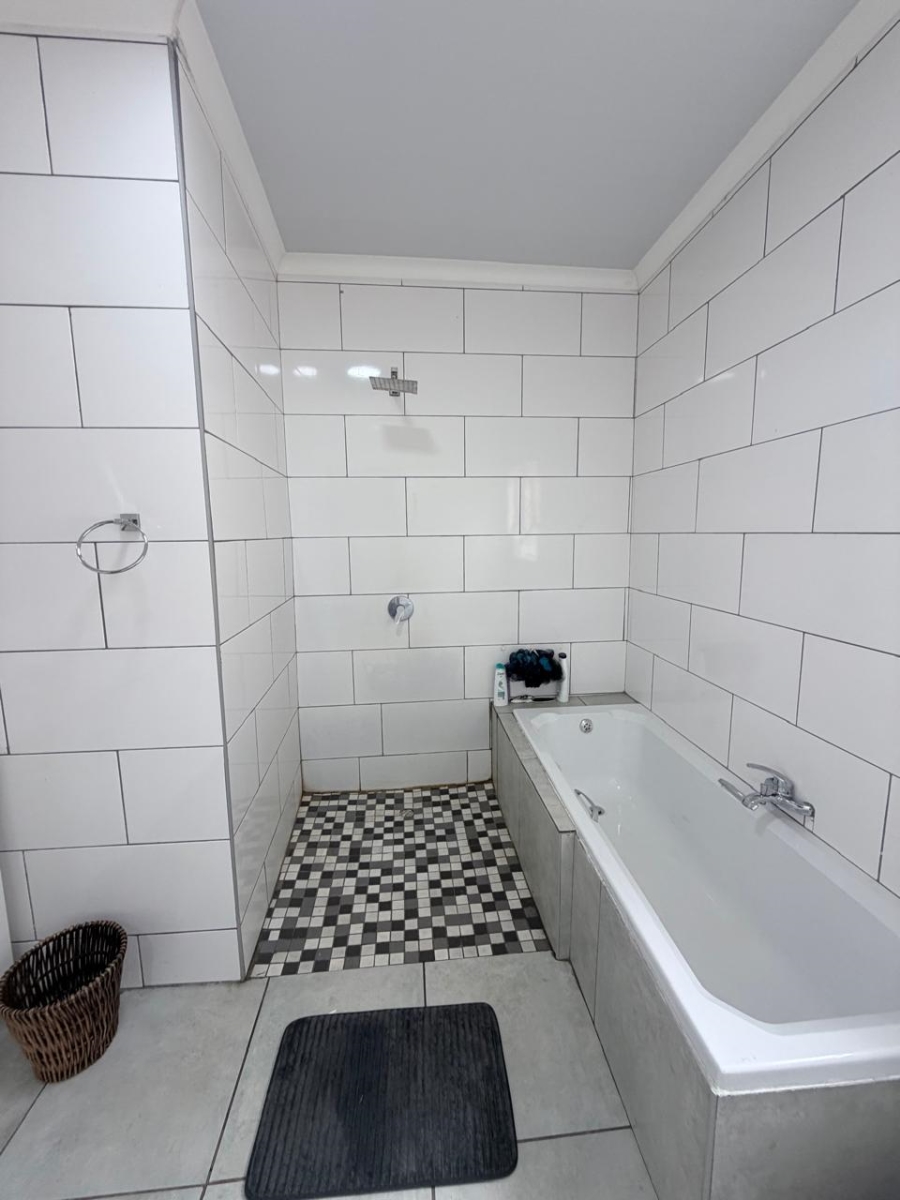 4 Bedroom Property for Sale in Sunair Park Gauteng