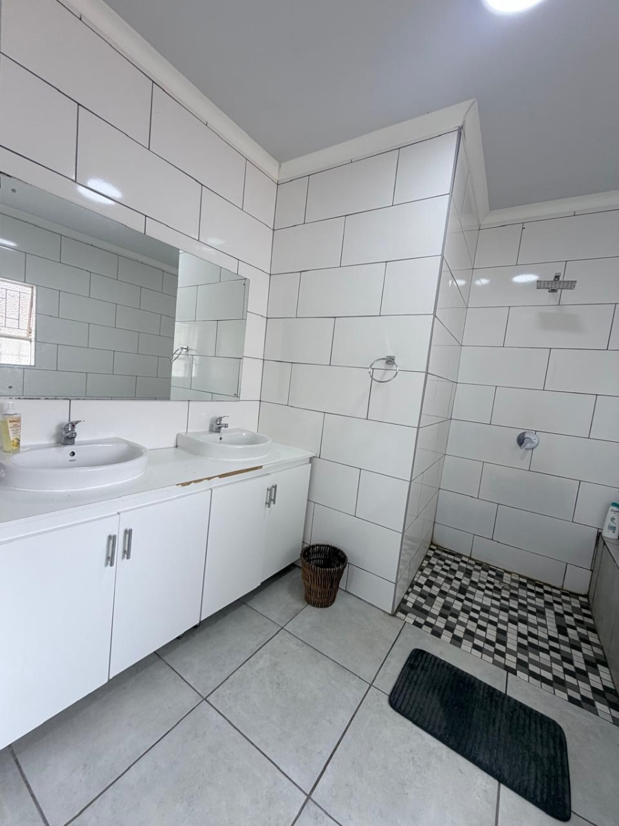 4 Bedroom Property for Sale in Sunair Park Gauteng