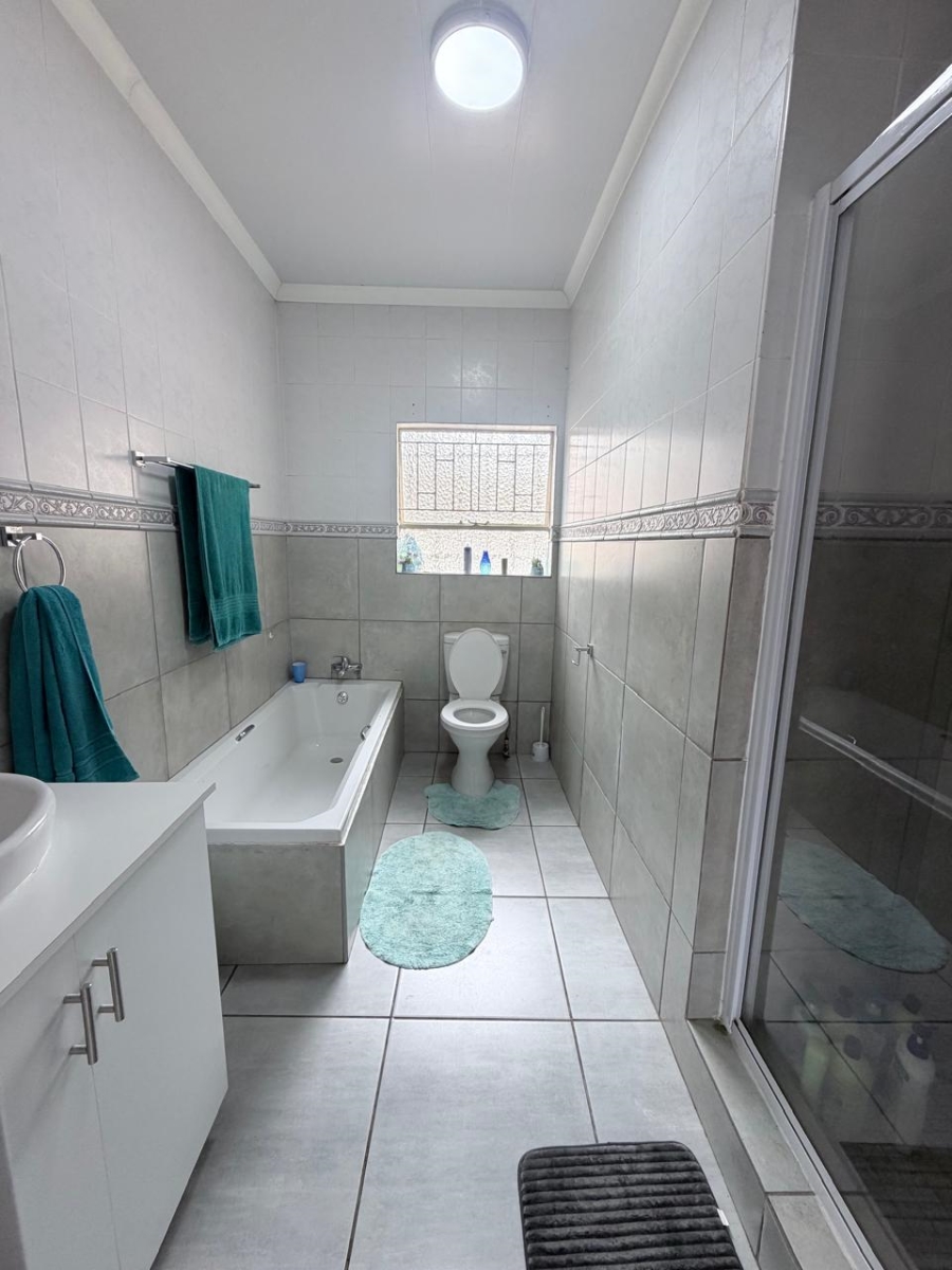 4 Bedroom Property for Sale in Sunair Park Gauteng
