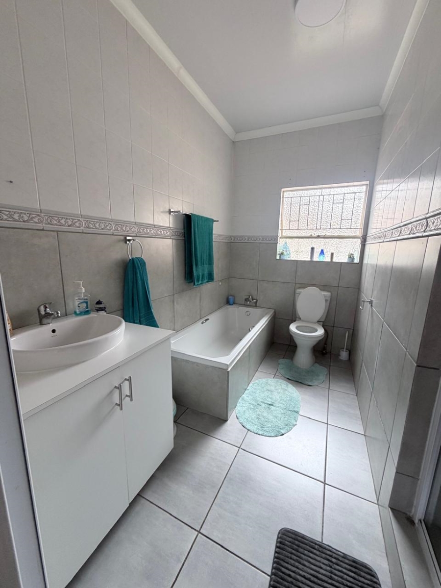 4 Bedroom Property for Sale in Sunair Park Gauteng