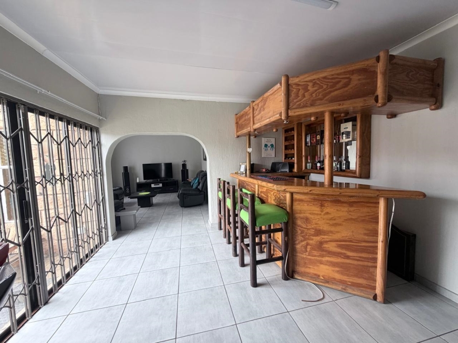 4 Bedroom Property for Sale in Sunair Park Gauteng