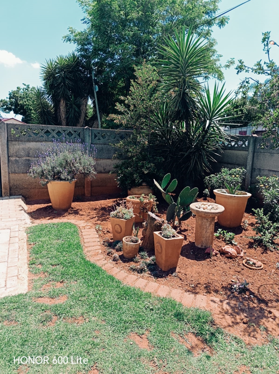 4 Bedroom Property for Sale in Birchleigh Gauteng