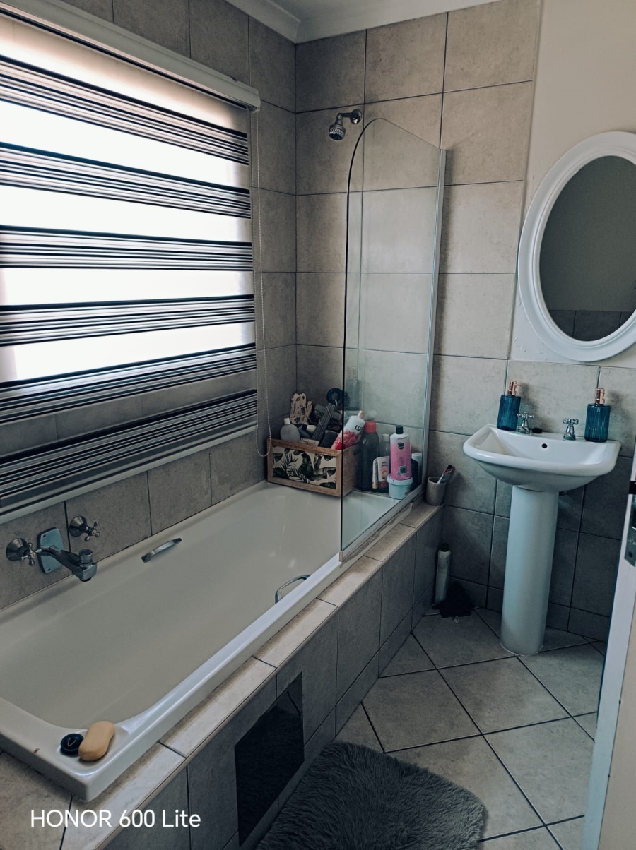1 Bedroom Property for Sale in Terenure Gauteng