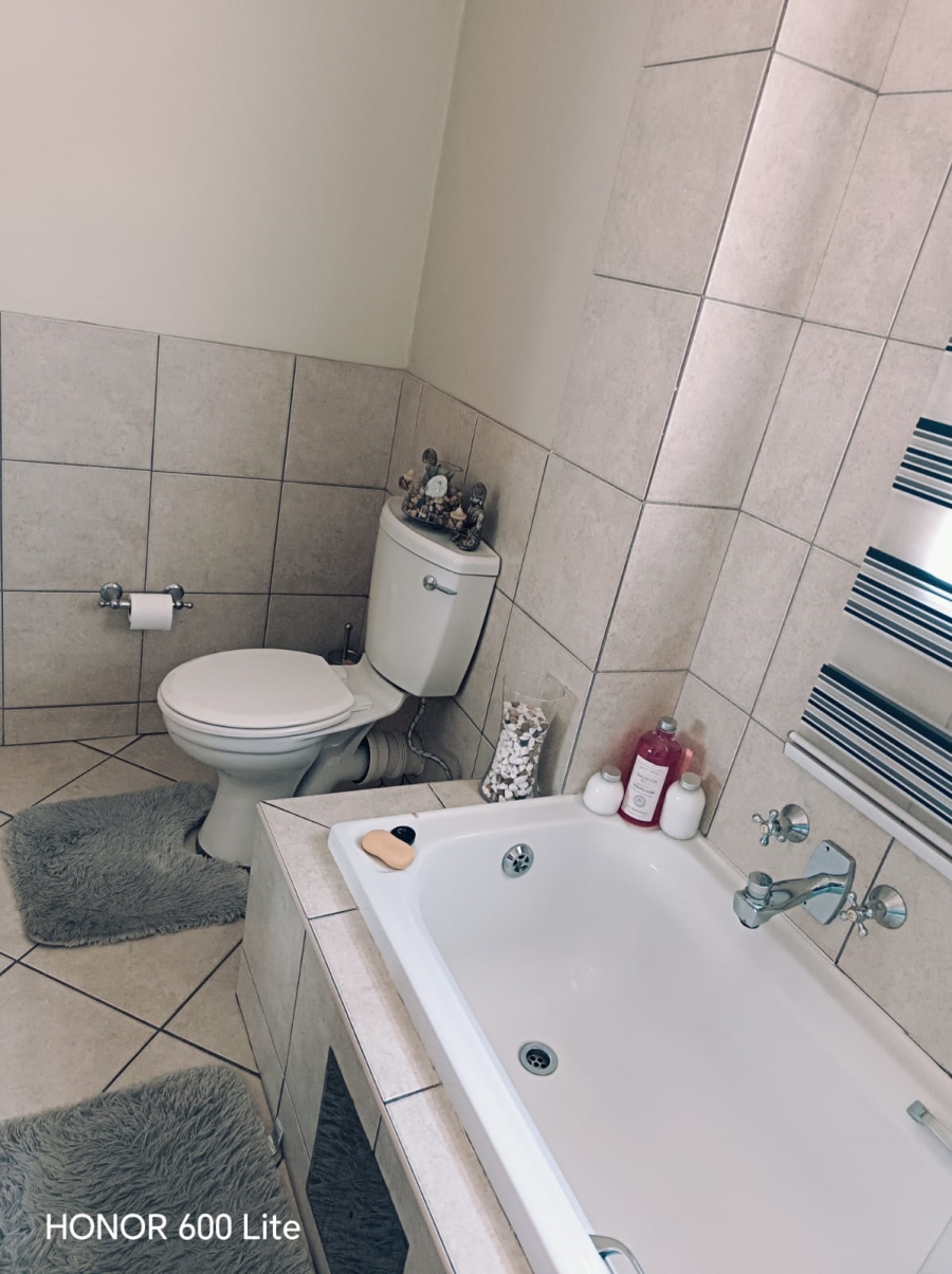 1 Bedroom Property for Sale in Terenure Gauteng