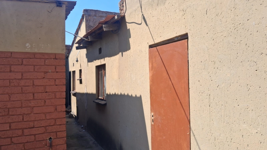 6 Bedroom Property for Sale in Tsakane Ext 12 Gauteng