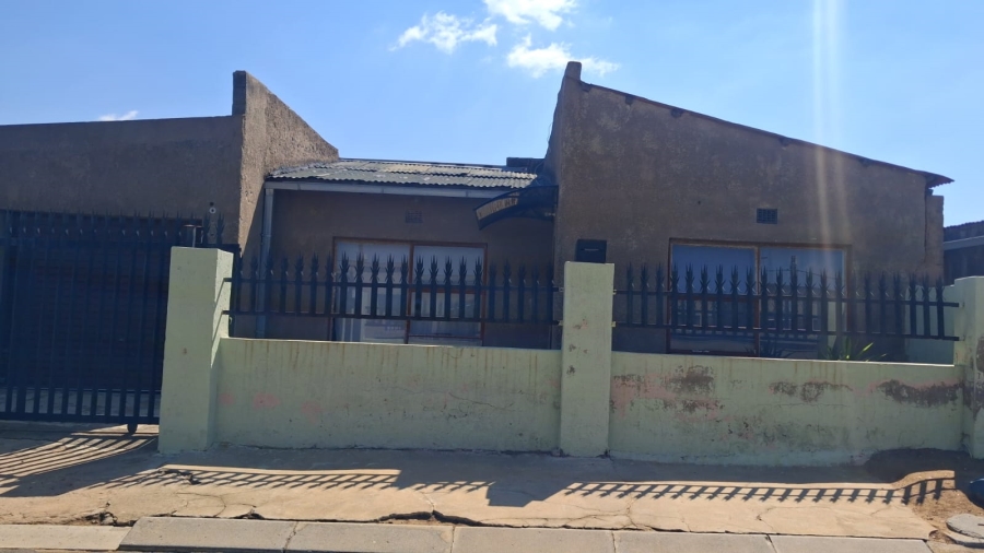 6 Bedroom Property for Sale in Tsakane Ext 12 Gauteng