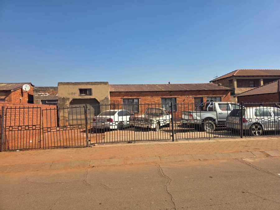 8 Bedroom Property for Sale in Tembisa Central Gauteng
