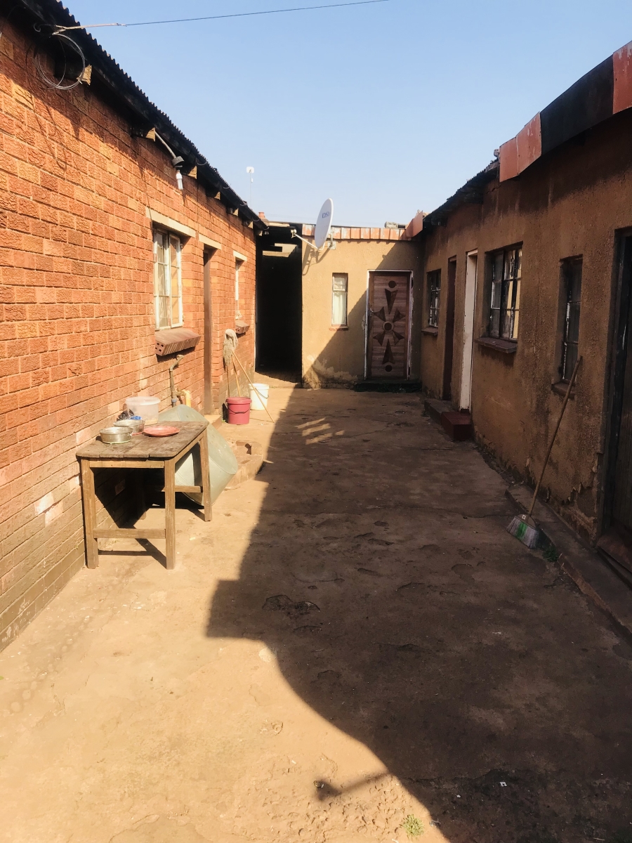 8 Bedroom Property for Sale in Tembisa Central Gauteng
