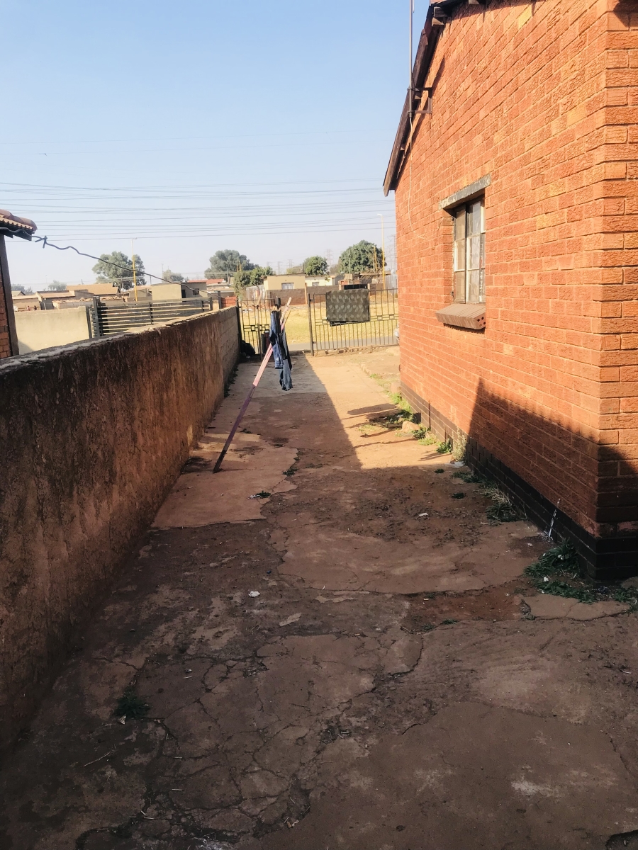 8 Bedroom Property for Sale in Tembisa Central Gauteng
