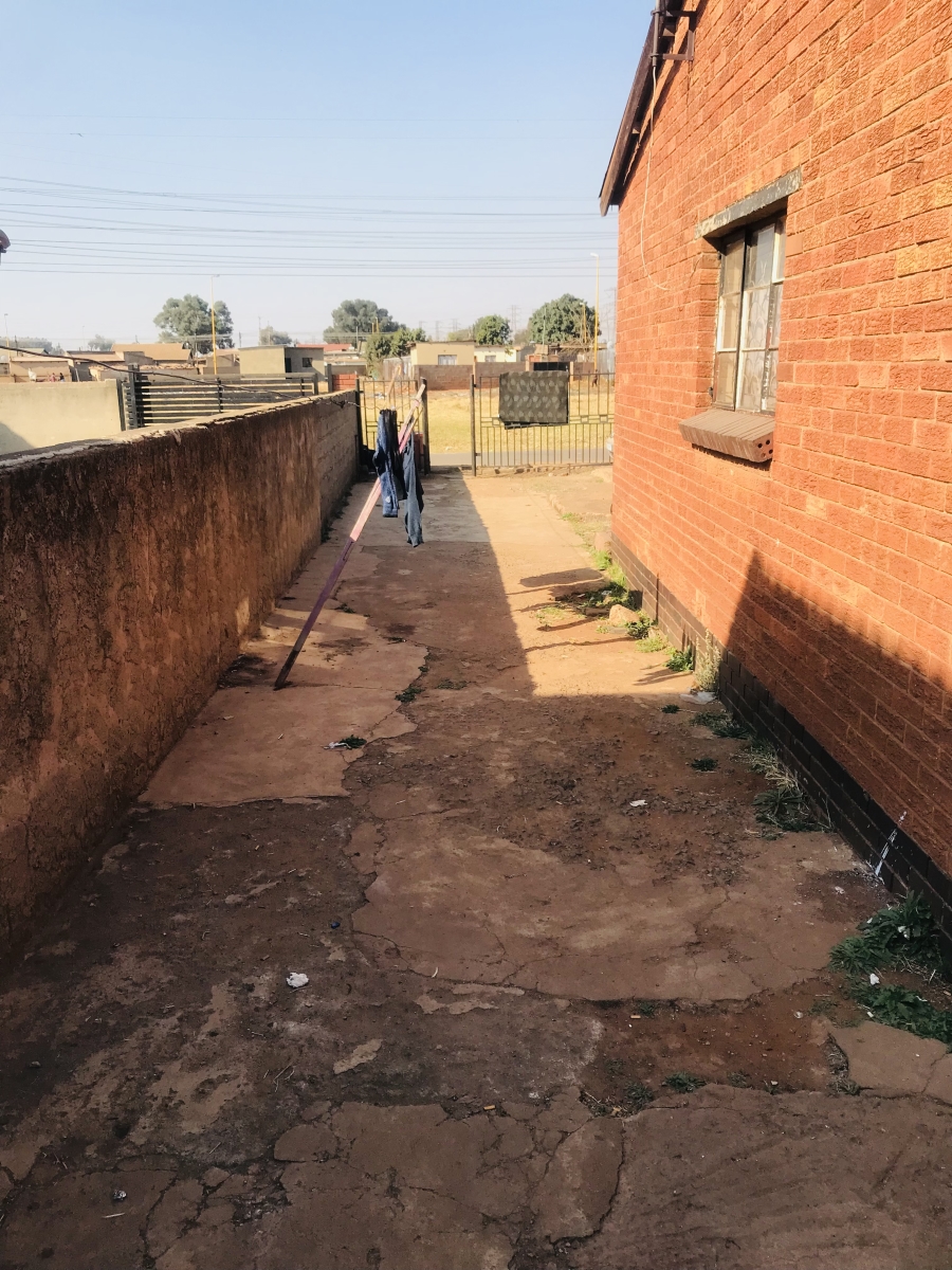 8 Bedroom Property for Sale in Tembisa Central Gauteng