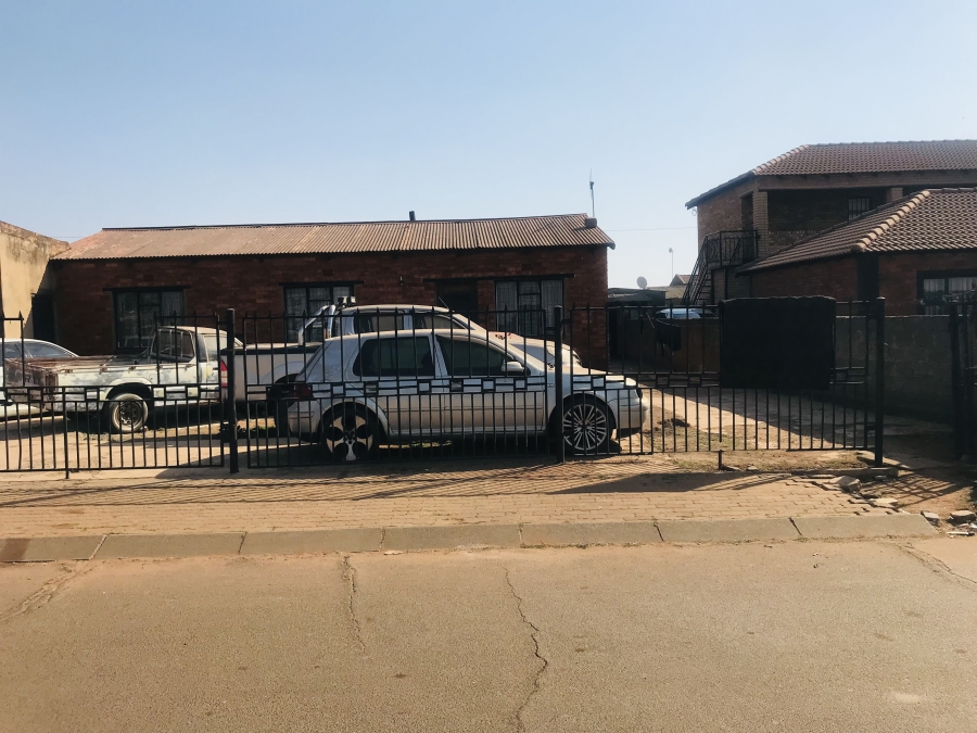 8 Bedroom Property for Sale in Tembisa Central Gauteng