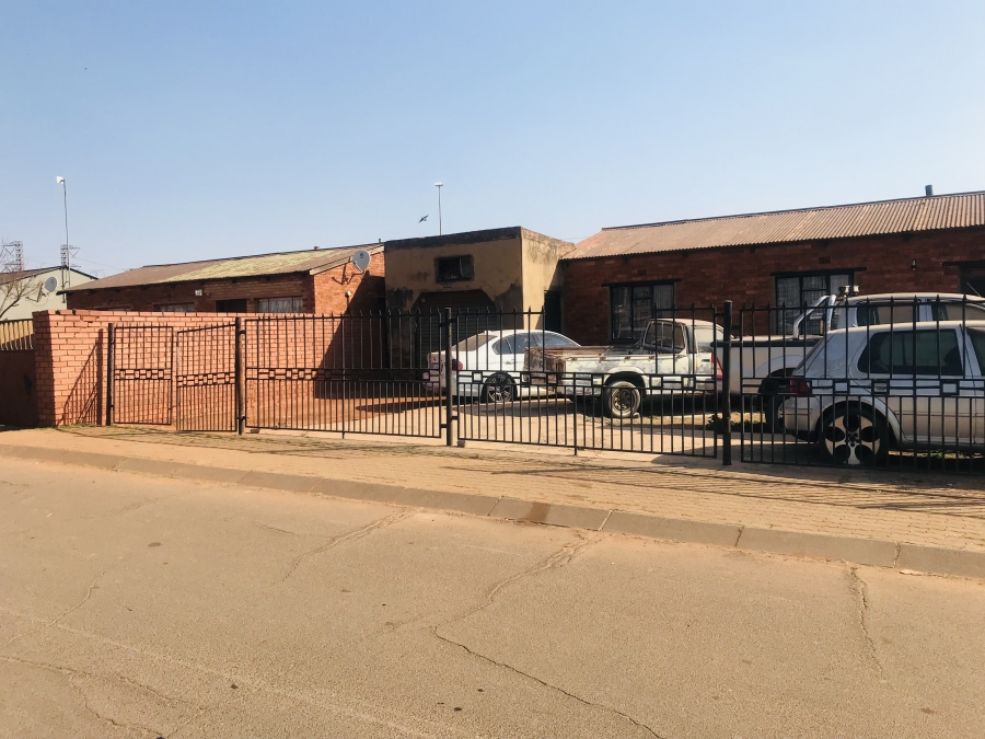 8 Bedroom Property for Sale in Tembisa Central Gauteng