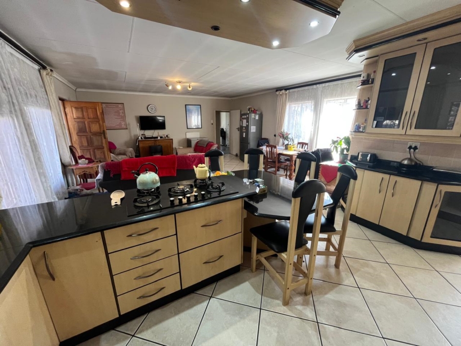 4 Bedroom Property for Sale in Brackendowns Gauteng