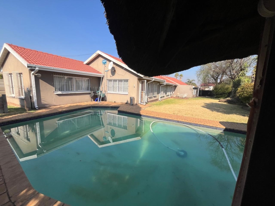 4 Bedroom Property for Sale in Brackendowns Gauteng