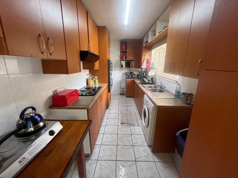 5 Bedroom Property for Sale in Brackendowns Gauteng