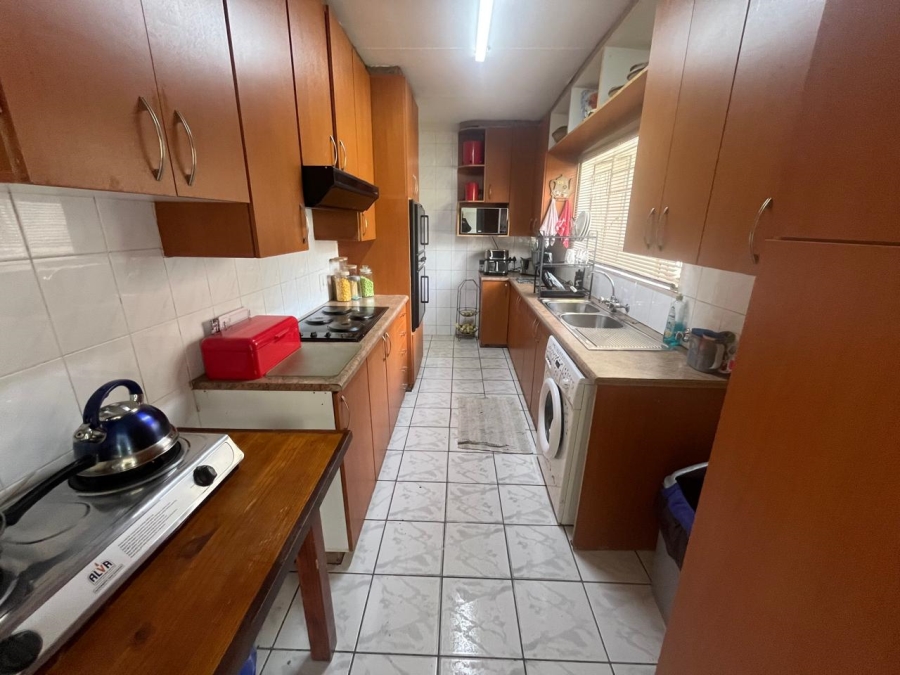5 Bedroom Property for Sale in Brackendowns Gauteng