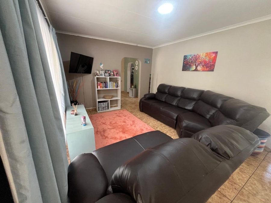 5 Bedroom Property for Sale in Brackendowns Gauteng