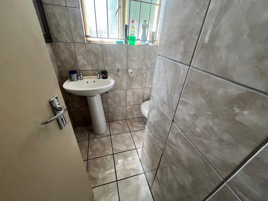 5 Bedroom Property for Sale in Brackendowns Gauteng