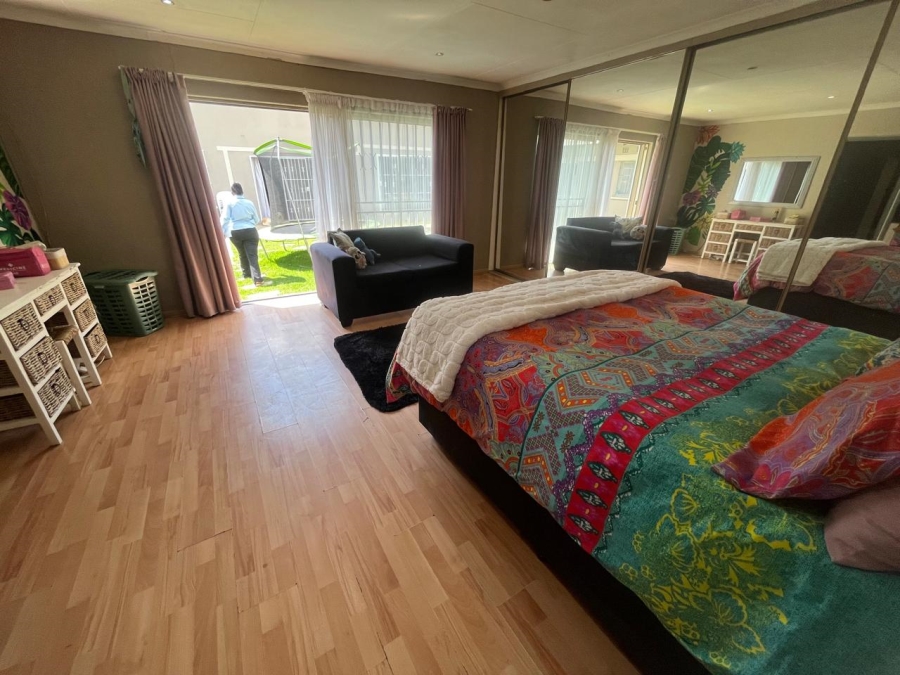 5 Bedroom Property for Sale in Brackendowns Gauteng