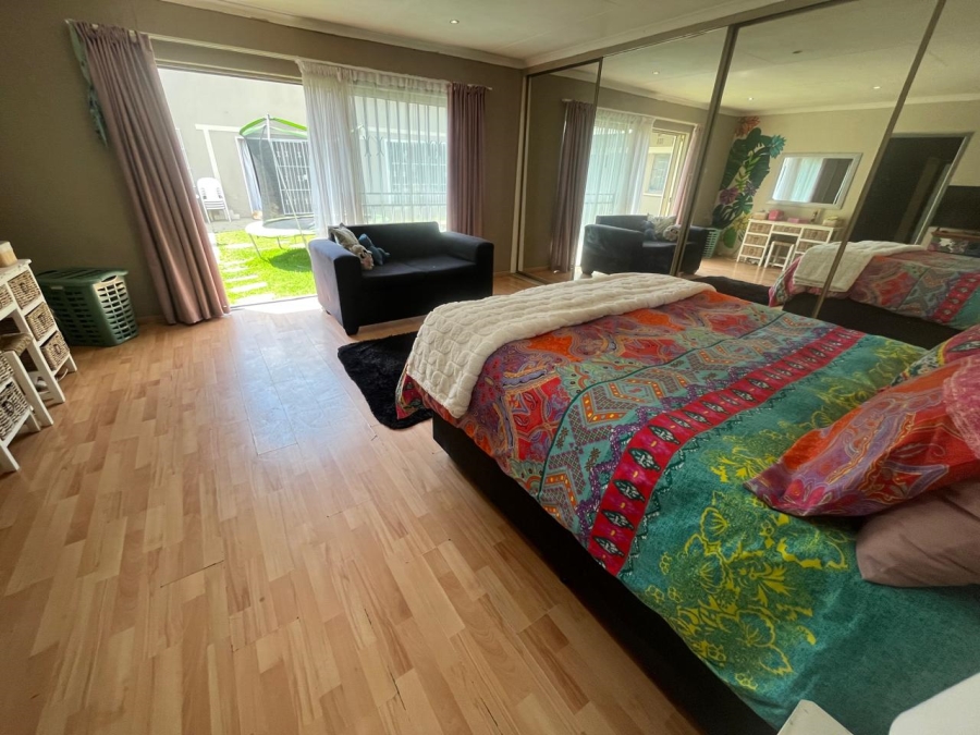 5 Bedroom Property for Sale in Brackendowns Gauteng