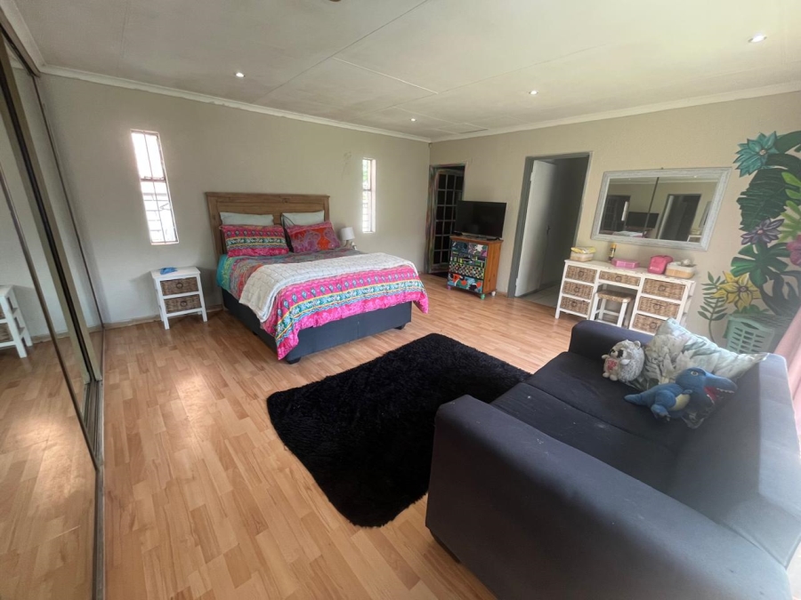 5 Bedroom Property for Sale in Brackendowns Gauteng