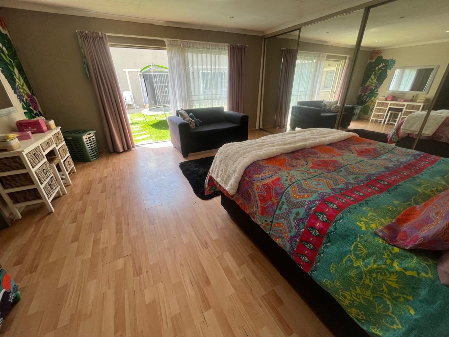 5 Bedroom Property for Sale in Brackendowns Gauteng