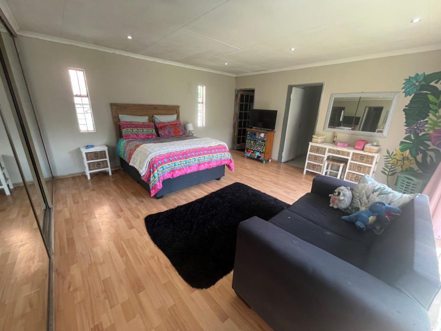5 Bedroom Property for Sale in Brackendowns Gauteng