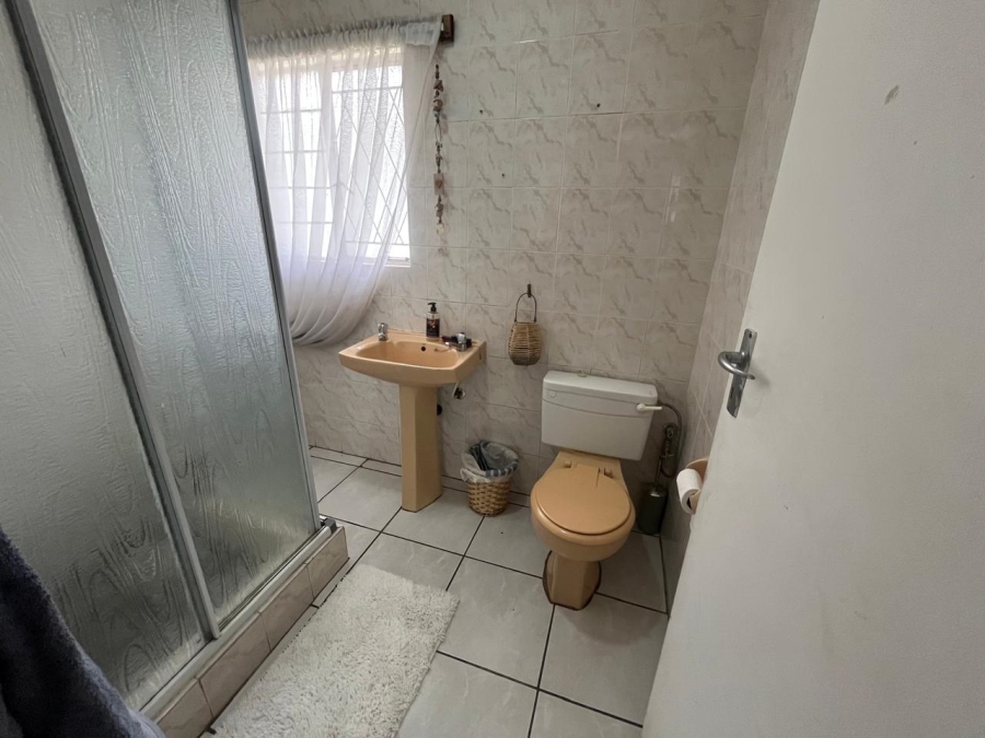 5 Bedroom Property for Sale in Brackendowns Gauteng