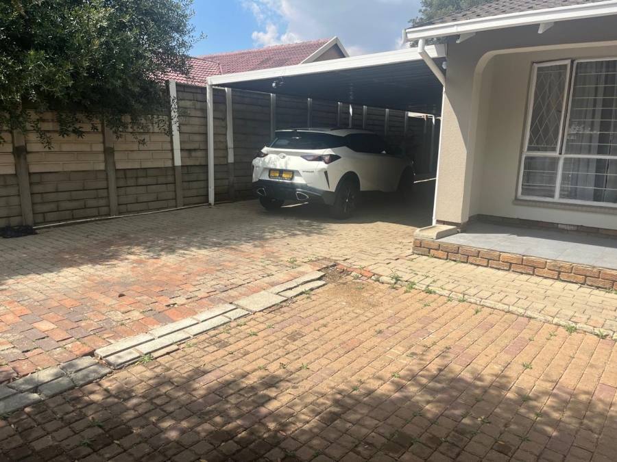 5 Bedroom Property for Sale in Brackendowns Gauteng