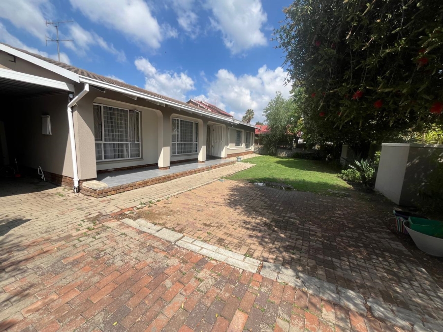 5 Bedroom Property for Sale in Brackendowns Gauteng