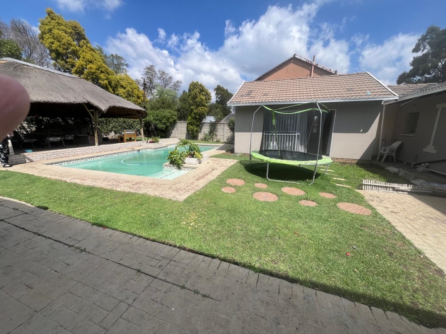 5 Bedroom Property for Sale in Brackendowns Gauteng