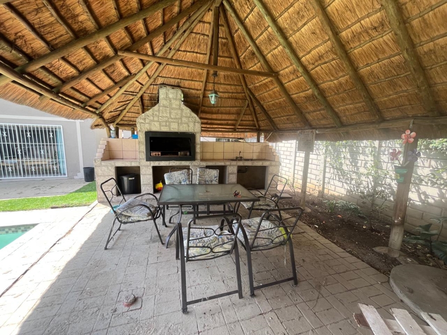 5 Bedroom Property for Sale in Brackendowns Gauteng
