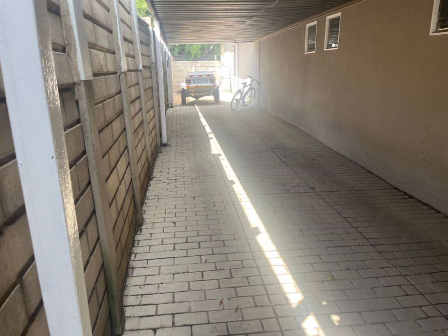 5 Bedroom Property for Sale in Brackendowns Gauteng