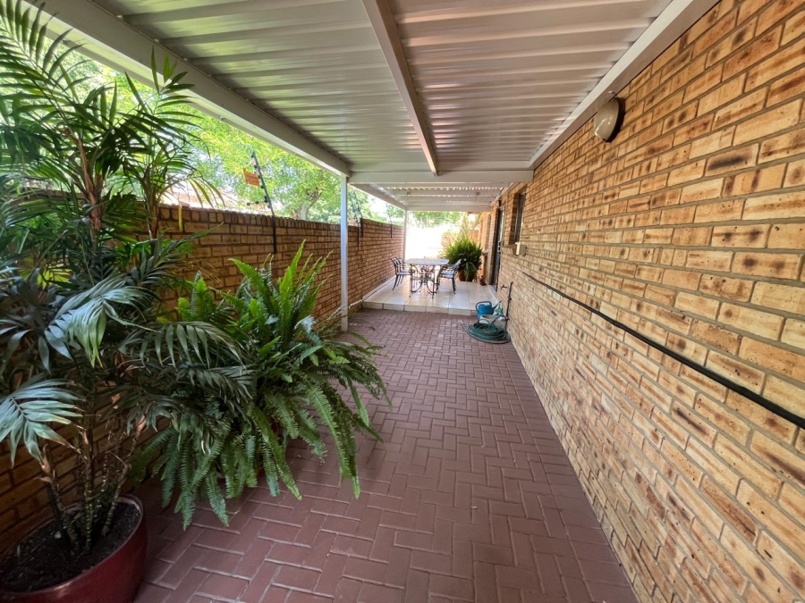 3 Bedroom Property for Sale in New Redruth Gauteng
