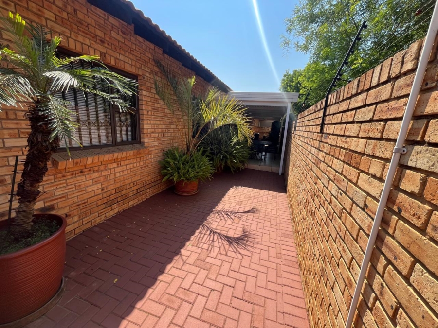 3 Bedroom Property for Sale in New Redruth Gauteng