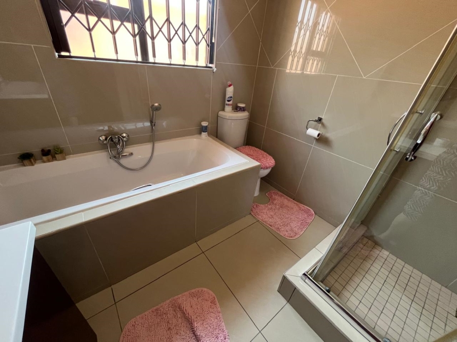 3 Bedroom Property for Sale in New Redruth Gauteng